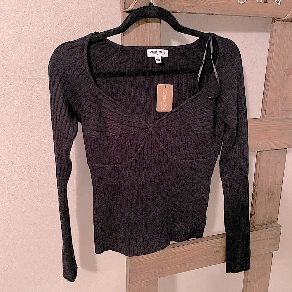 A4 - 234 Vestique NWT black long sleeve fuller top bustier look
